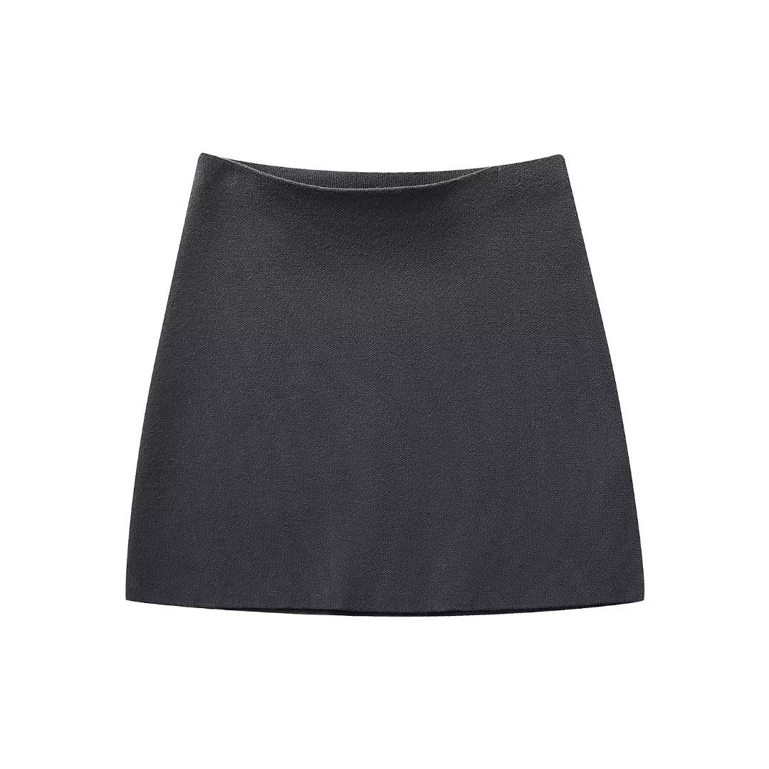 Verleihen Sie Ihrem Look mit unserem Damen-Strickmantel mit V-Ausschnitt eine zeitlose Eleganz