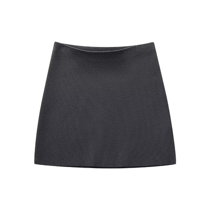 Verleihen Sie Ihrem Look mit unserem Damen-Strickmantel mit V-Ausschnitt eine zeitlose Eleganz