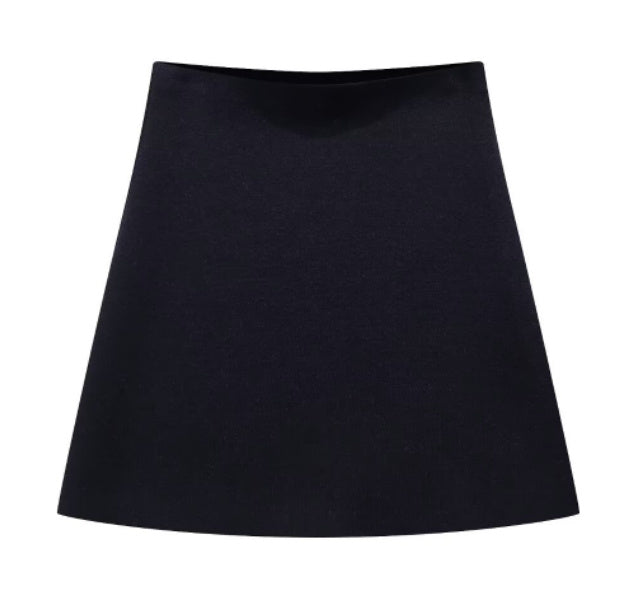 Verleihen Sie Ihrem Look mit unserem Damen-Strickmantel mit V-Ausschnitt eine zeitlose Eleganz