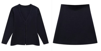 Verleihen Sie Ihrem Look mit unserem Damen-Strickmantel mit V-Ausschnitt eine zeitlose Eleganz